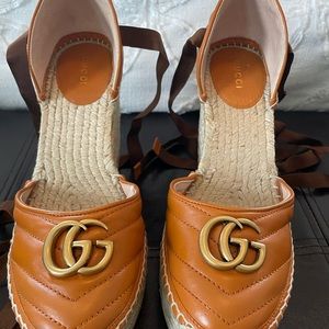 Gucci Marmot Pilar Gg Leather Espadrille Wedge
Sandals US 8.5/EU 39.5